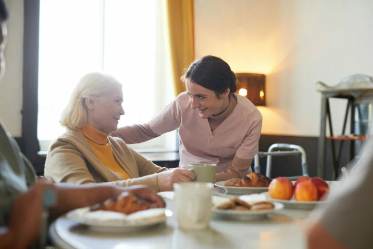 Portage de repas à domicile pour les personnes âgées – Comment ça fonctionne ?